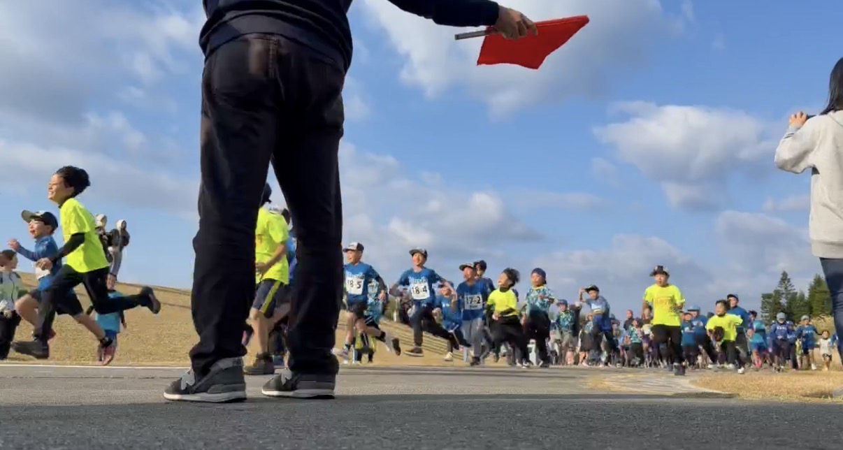 トリムマラソン大会、一斉にスタート